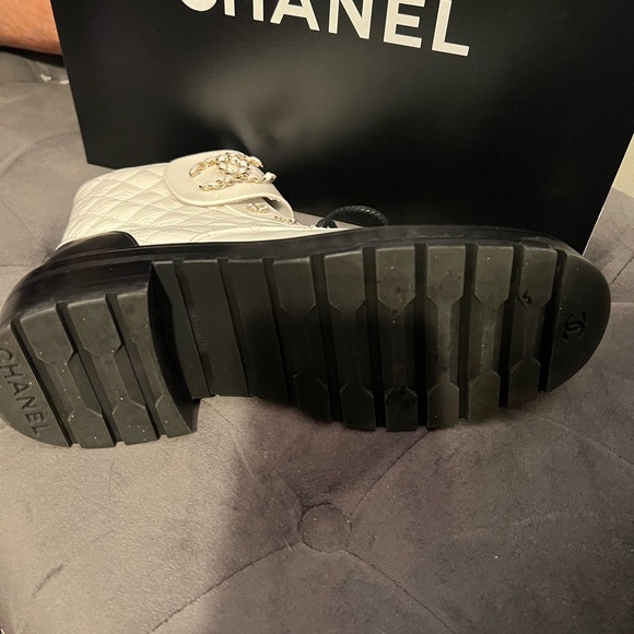 Lovely most sought after Chanel Boots Authentic size 10/40 - Picture 6 of 11